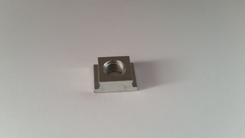 Stanz- u. Einpressmutter im Tankdeckel Kraftstoffdeckel